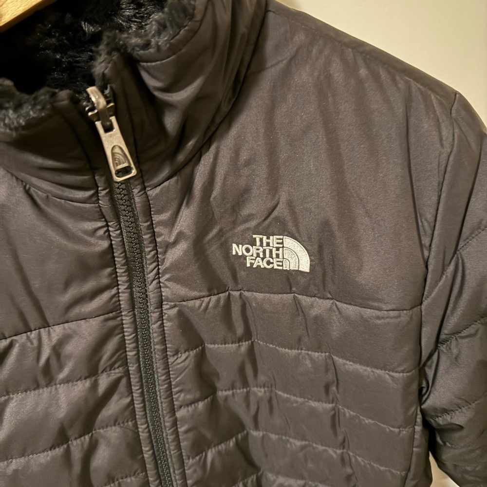 Like New North Face Girls XL Reversible Jacket - Picture 2 of 10